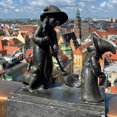 Rynek Pod Fredra Apartment *