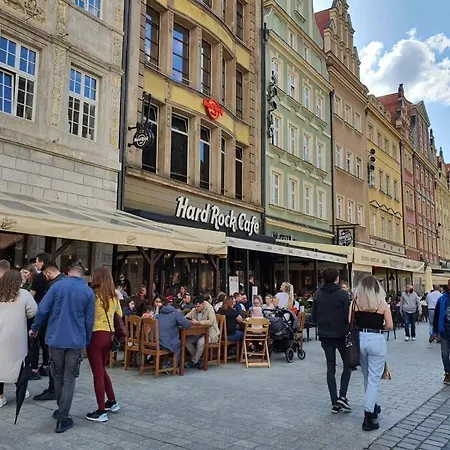 Rynek Pod Fredra Apartment *